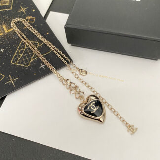 Chanel exquisite heart vintage necklace
