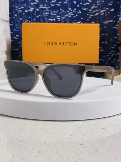 LOUIS VUITTON Fashion Sunglasses - Image 2