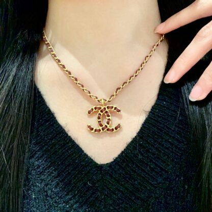 Chanel exquisite and versatile vintage necklace - Image 2