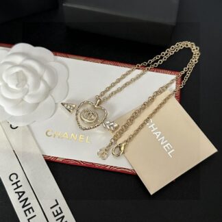 Chanel exquisite pendant vintage necklace