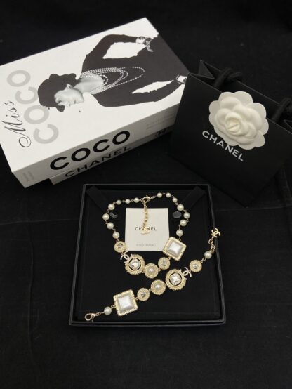 Chanel exquisite and gorgeous palace style necklace - Image 2