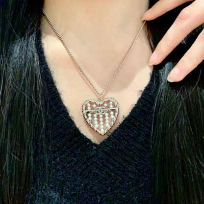 Chanel exquisite temperament heart vintage necklace - Image 2