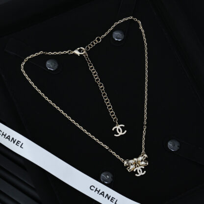 Chanel hollow bow necklace