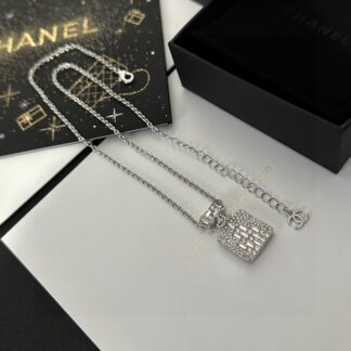 Chanel elegant vintage fashion necklace