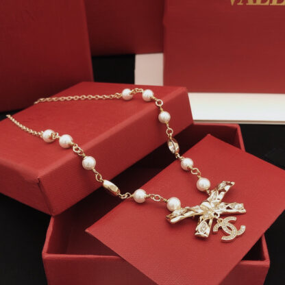 Chanel Light Gold Bow Diamond Pearl Necklace - Image 2