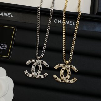 Chanel fashionable and versatile necklace