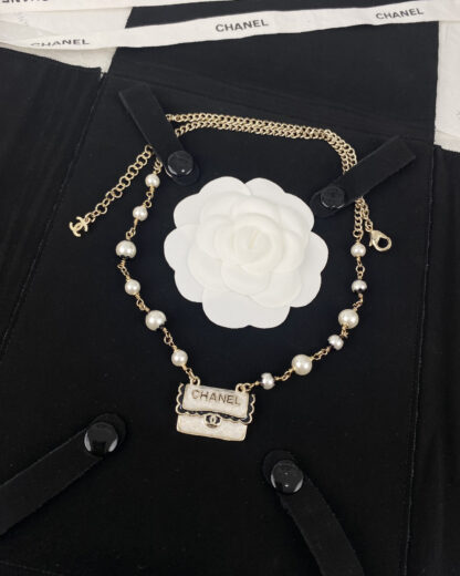 Chanel resin bag pearl necklace - Image 2