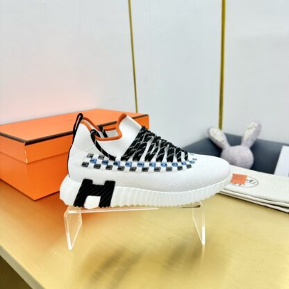 Hermès Spring and Summer Classic Couples British Style White, Black and Orange Colorblock Sports Casual Shoes
