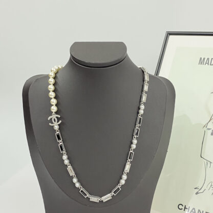Chanel rhinestone and pearl bow necklace - Image 2