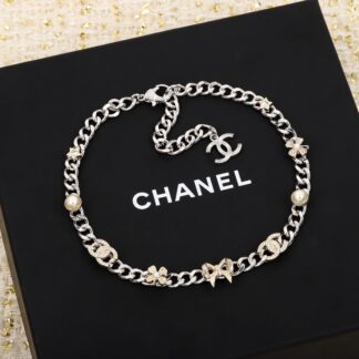 Chanel four-leaf clover double c bow necklace