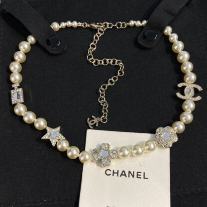 Chanel four-leaf clover star pearl necklace
