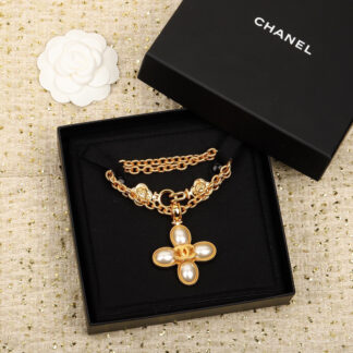 Chanel four-leaf thick necklace