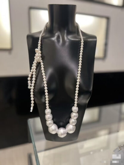 Chanel Pearl Elegant Sweater Necklace - Image 2