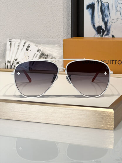 LOUIS VUITTON Fashion Sunglasses