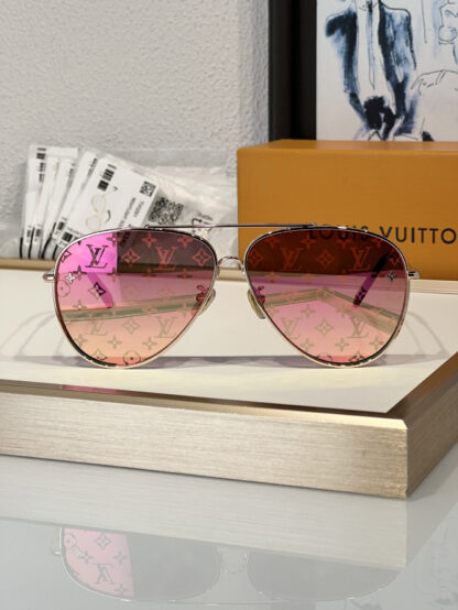 LOUIS VUITTON Fashion Sunglasses - Image 2