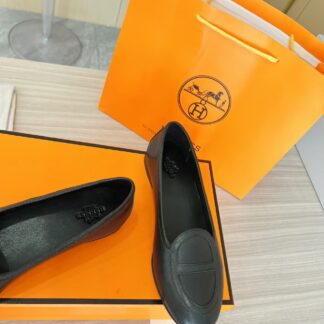 Hermès black spring classic trend pure handmade loafers