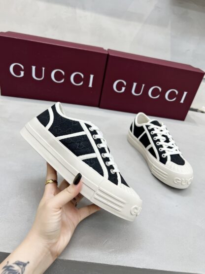 Gucci classic design German training elements catwalk model - Image 2