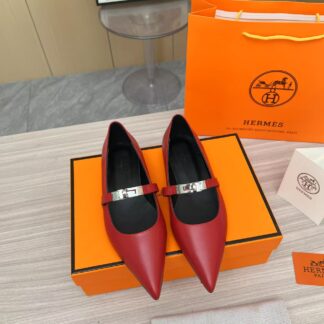 Hermès red thick heels are a must-have for a vacation