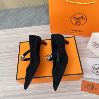 Hermès black velvet, a must-have for a vacation, comfortable loafers