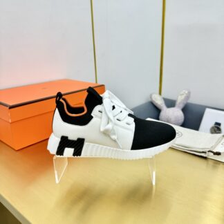 Hermes Spring and Summer Couples British Black and White Color Matching Breathable and Durable Sports Casual Shoes