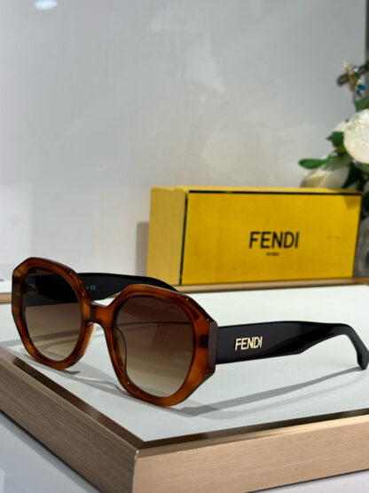 FENDI fashion trend sunglasses - Image 2