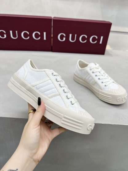 Gucci classic design German training elements catwalk model - Image 2