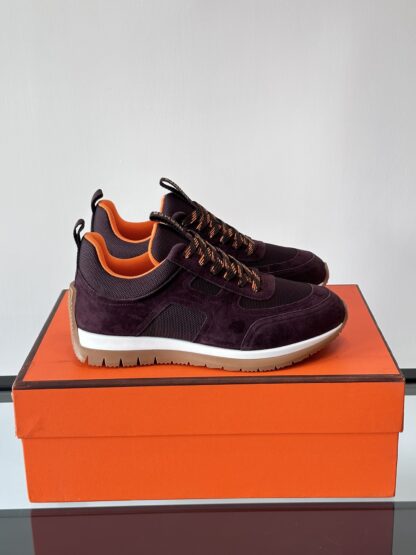 Hermès lightweight and versatile fashion dark red sneakers