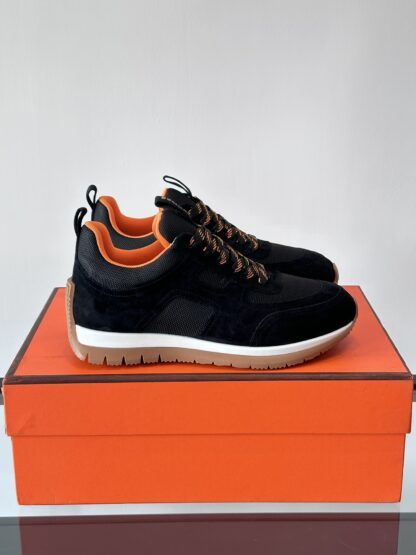 Hermès lightweight and versatile black sneakers