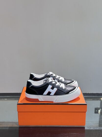 Hermes men's low-top comfortable black and white casual sports shoes
