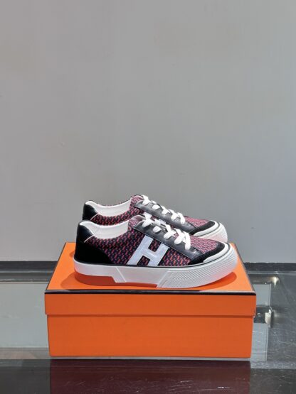 Hermes men's low-top comfortable black and red color matching casual sports shoes