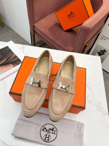 Hermès classic apricot loafers