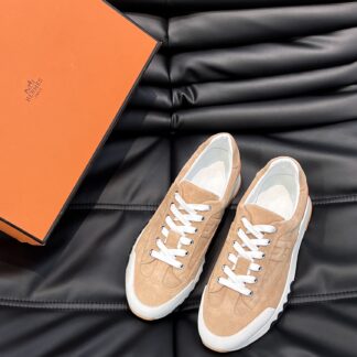 Hermès France Paris catwalk model milk tea color classic casual shoes
