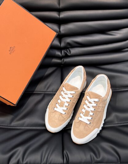 Hermès France Paris catwalk model milk tea color classic casual shoes