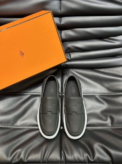 Hermès classic men's black soft and durable casual loafers