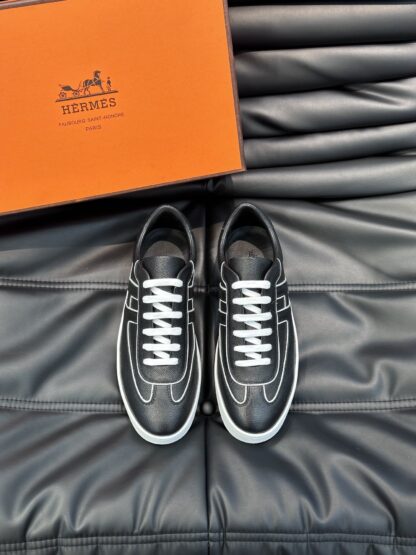 Hermès men's soft and lightweight black and white low-top casual sneakers