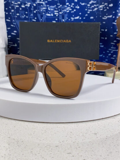 Balenciaga fashion sunglasses - Image 2