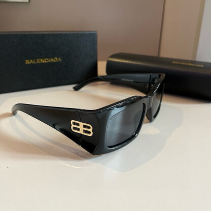 Balenciaga fashion sunglasses - Image 2