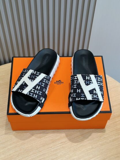 Hermès men's ultra-light and comfortable black and white slippers