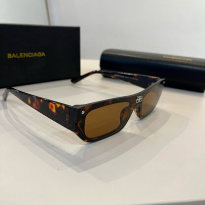 Balenciaga fashion sunglasses - Image 2