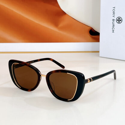 Versace fashion trend sunglasses