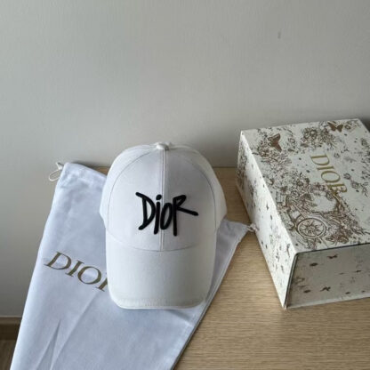 Dior simple white baseball cap