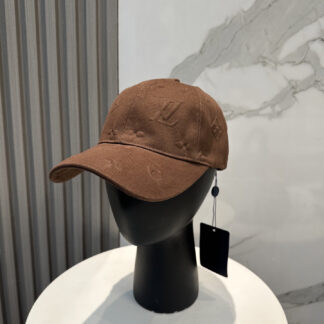 Louis Vuitton versatile fashion baseball cap