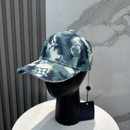 Louis Vuitton versatile fashion baseball cap