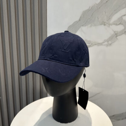 Louis Vuitton versatile fashion baseball cap