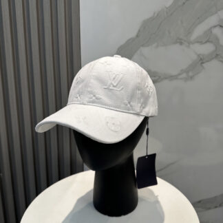 Louis Vuitton versatile fashion baseball cap