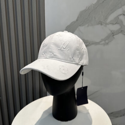 Louis Vuitton versatile fashion baseball cap