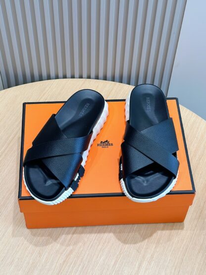Hermès men's black and white color matching cross ultra-light and comfortable slippers