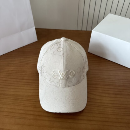 Louis Vuitton lightweight breathable baseball cap for men and women