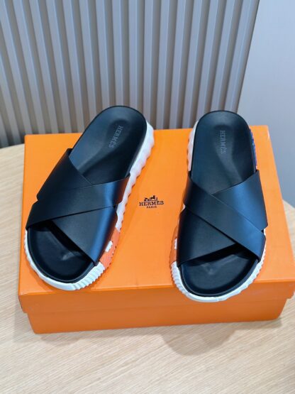 Hermès black and blue color matching men's cross ultra-light and comfortable slippers