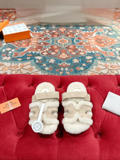Hermès autumn and winter must-have stylish and comfortable apricot wool slippers
